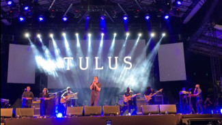 Tulus Bikin Penonton Histeris Gara-gara Lakukan Ini di Panggung