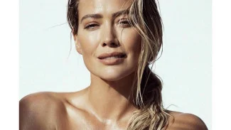 Foto Tanpa Busana, Hilary Duff Bicara Soal Kesehatan Mental