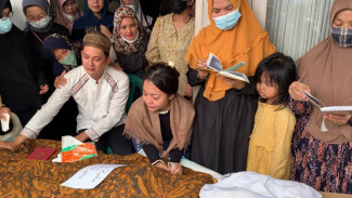 Duka Kiki Farrel di Samping Jenazah Ibunda
