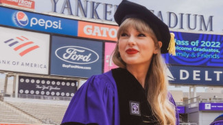 Raih Gelar Doktor, Taylor Swift Beri Motivasi dari Pengalaman Cinta