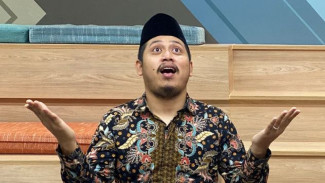 Tretan Muslim Tanya ke Ustaz, Gimana Hukumnya Pendakwah Jual Air Doa ke Jamaah?