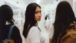Lirik High School in Jakarta NIKI, Nostalgia Zaman Sekolah