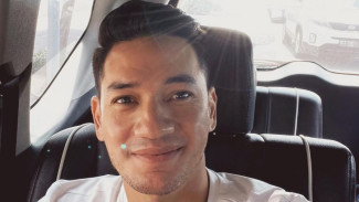 Andrew White Selalu Cuci Tangan dan Mandi Demi Keluarga