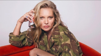 Promosi Produk Perawatan Tubuh, Kate Moss Tampil Bugil