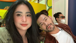 Dewi Perssik Dilamar Pilot, Gimana dengan Rian Ibram?