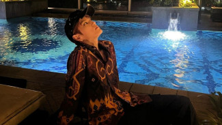 Taeyong NCT Pamer Pakai Batik Hadiah Jerome Polin, Fans: Cocok Jadi Dosen