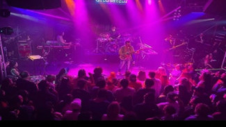 Hebohkan Soundrenaline 2022, Vokalis Weezer Fasih Berbahasa Indonesia