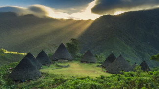 5 Destinasi Anti Mainstream untuk Liburan Akhir Tahun dari Pantai Hingga Pegunungan