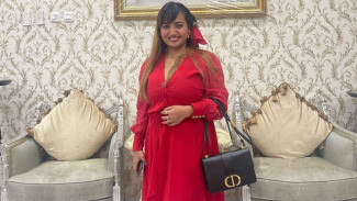 Selebtok Lina Mukherjee Rela Makan Kulit Babi Demi Konten
