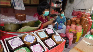 Jelang Imlek, Kue Keranjang di Semarang Banjir Pesanan