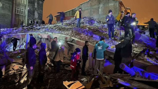 Powerful Earthquake Hits Turkey, Killing Hundreds of People