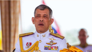 Seorang Pria Dituntut 2 Tahun Penjara Karena Ejek Raja Thailand dengan Mainan Bebek Karet