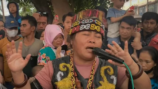 Begini Cara Ibu Ida Dayak Menyembuhkan Pasiennya
