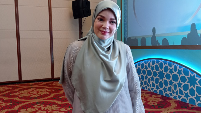 Dewi Sandra.