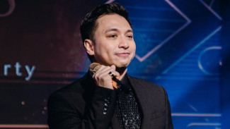 Nostalgia Bareng Kahitna dan Yovie & Nuno, Mario Ginanjar Dapat Kecupan dari Penonton