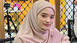 6 Artis Wanita yang Memutuskan Lepas Cadar, Ada yang Karena Pekerjaan