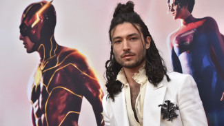Usai Terlibat Banyak Skandal, Ezra Miller Bikin Heboh Nongol di Red Carpet The Flash