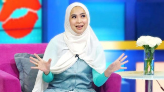 Unggahan Feni Rose Disorot Usai Baca Broken Strings Aurelie Moeremans