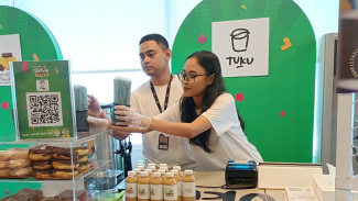 Tuku Berharap Bisa 100 Persen Gunakan Plastik Daur Ulang