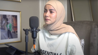 Sambil Menahan Tangis, Olla Ramlan Sebut Pernah Kecewa dengan Fitri Salhuteru