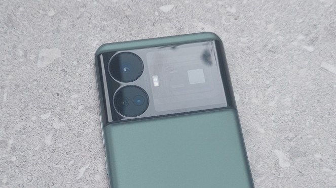 Realme GT5.
