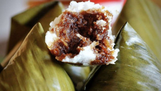 Choi Siwon Ketagihan Makan Ombus-Ombus, Ternyata Jajanan Khas Daerah Ini