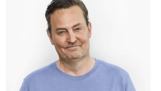 Asisten Sempat Panggil 911 Sebelum Matthew Perry Meninggal