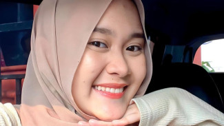 Pernah Diisukan Dekat dengan Aming, Alma Thania Kedapatan Lepas Hijab?