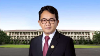 Profil Arie Sujito, Sosiolog UGM yang Jadi Panelis Debat Cawapres ke-2