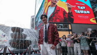 Bintang Thailand Tay Tawan Bikin Heboh Malaysia, Ribuan Fans Geruduk Pavilion