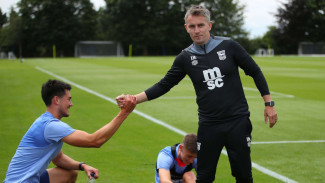 Klub Utama Elkan Baggott Ipswich Town Datangkan Gelandang Manchester City