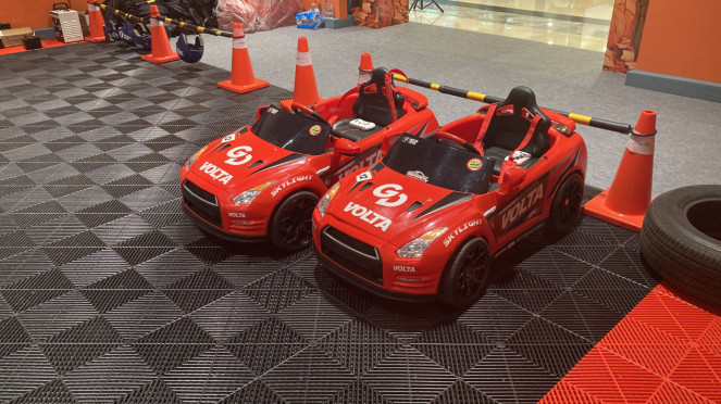 Mobil mainan