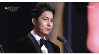 Sempat Bahas Skandalnya Saat Terima Penghargaan, Ekspresi Masam Hyeri untuk Jung Woo Sung Langsung Jadi Pusat Perhatian