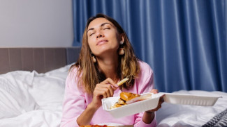 9 Makanan dan Minuman yang Harus Dihindari Sebelum Tidur Agar Tidur Nyenyak