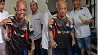 Bisa Berdiri dan Jalan Kembali, Pak Tarno Menangis