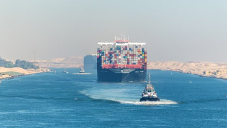 Terusan Suez Rugi Rp13,2 Triliun per Bulan Dampak Houthi Blokade Laut Merah