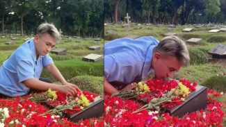 Intip Momen Haru Ruben Onsu Ziarah ke Makam Olga Usai Jadi Mualaf