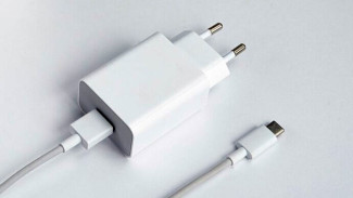 6 Cara Memilih Adaptor dan Kabel Charger HP agar Tetap Awet dan Aman