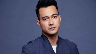 Tanggapan Eza Gionino Dikaitkan dengan Buku Broken Strings Milik Aurelie Moeremans