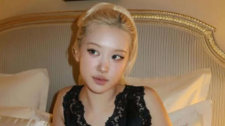 Pihak yang Crop Foto Rose BLACKPINK di Paris Fashion Week Minta Maaf