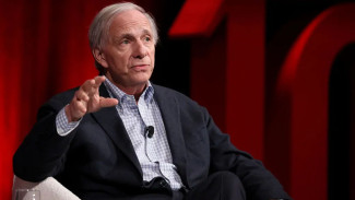 Ray Dalio: Emas dan Bitcoin Punya Prospek Cerah di Tengah Perubahan Kebijakan The Fed dan Utang Jumbo AS