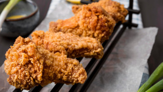 Ciri Ayam Goreng Legendaris dengan Cita Rasa Lokal, Gak Berubah dari Tahun 80-an