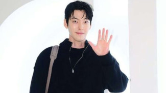 Seminggu Jelang Menikah, Penampilan Minimalis Kim Woo Bin Jadi Sorotan Publik