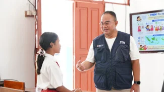 Lima Tahun Juara Satu, Intip Kisah Ibu yang Tak Pernah Menyerah Veronika Reni dan PNM Mekaar di Hari Anak Nasional